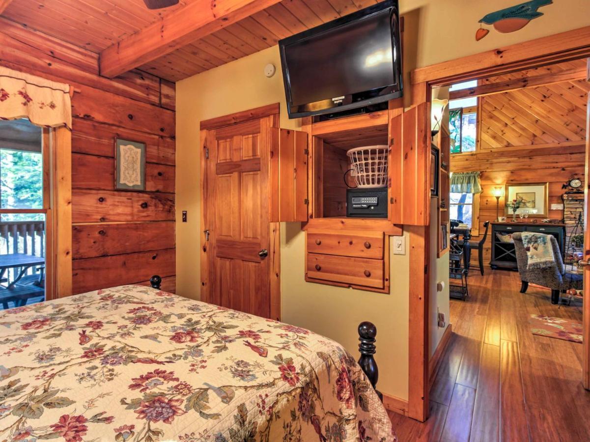 Villa Cozy Nest Gatlinburg Cabin With Porch And Jacuzzi! Extérieur photo