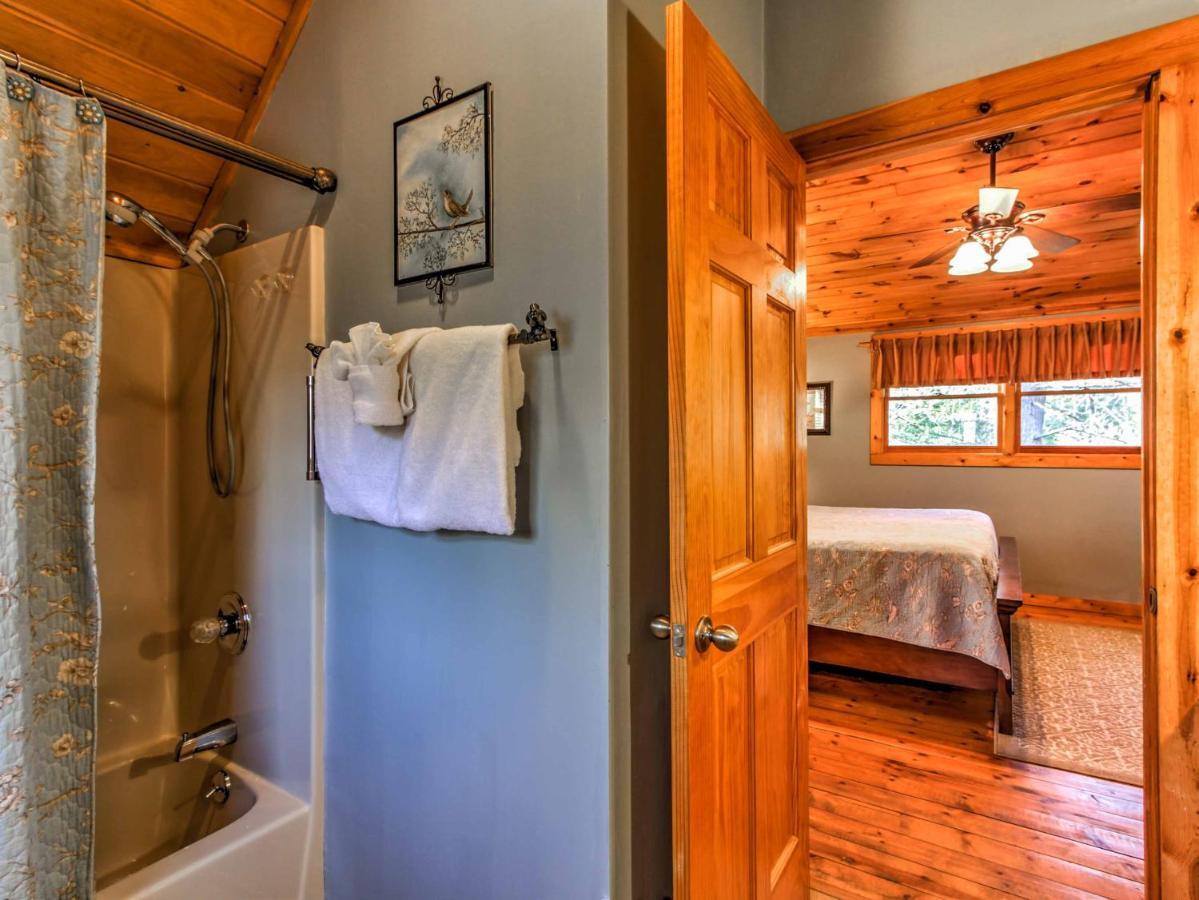 Villa Cozy Nest Gatlinburg Cabin With Porch And Jacuzzi! Extérieur photo